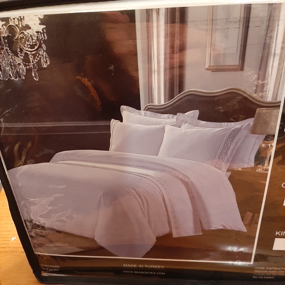 Bedding - Picture 1 of 4